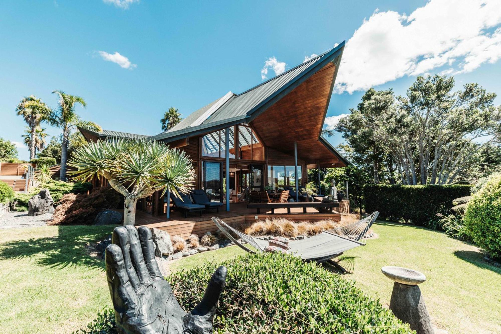Eagles Nest Lodge *