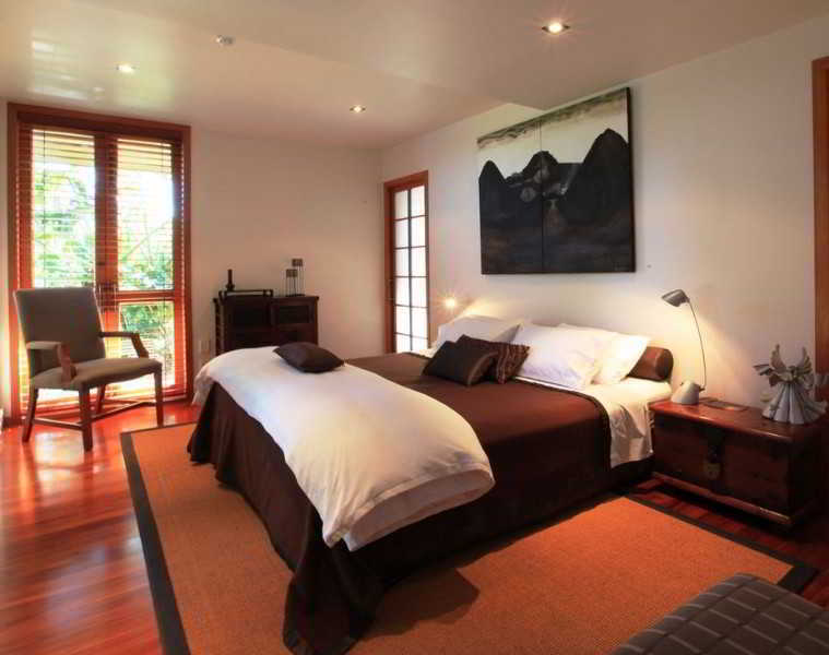 Eagles Nest Lodge *